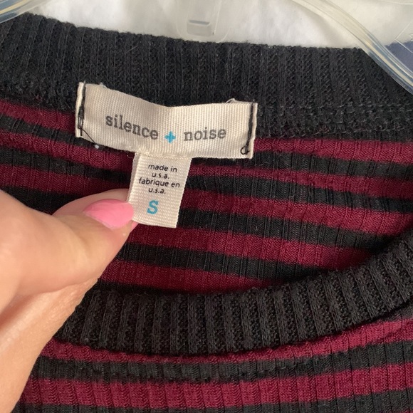 black and maroon striped crop top - Picture 2 of 3